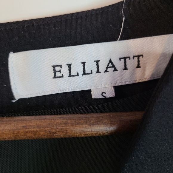 Elliatt Black V Neck Fit & Flare Dress Small - Picture 3 of 4